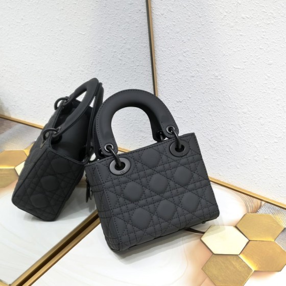Lady Dior (matte black)